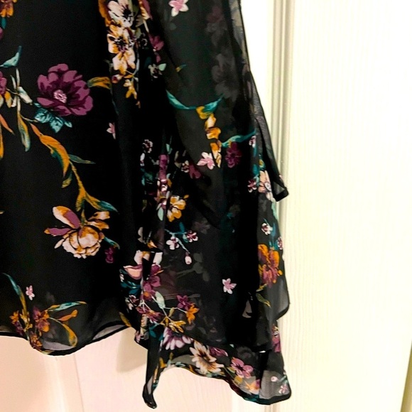 IZ Byer Stunning Floral on Black  Ruffle Bell Sleeve Blouse Size M - Picture 12 of 16